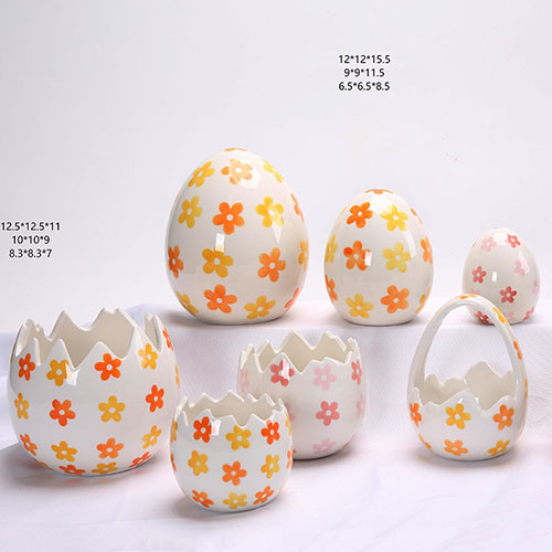 Ceramic eggshell pot with floral design
